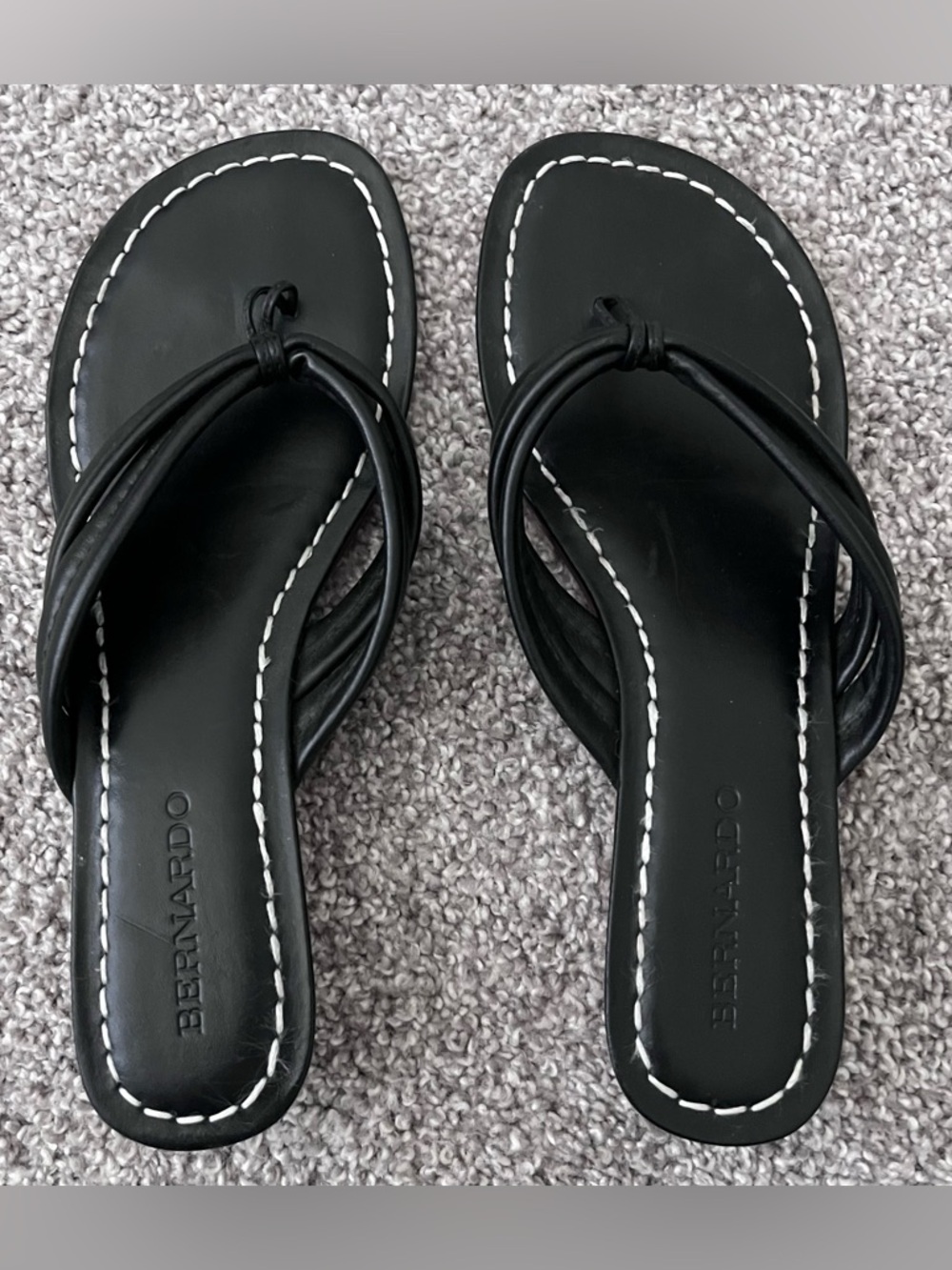 Bernardo Black Knotted Leather Toe-Loop Sandals